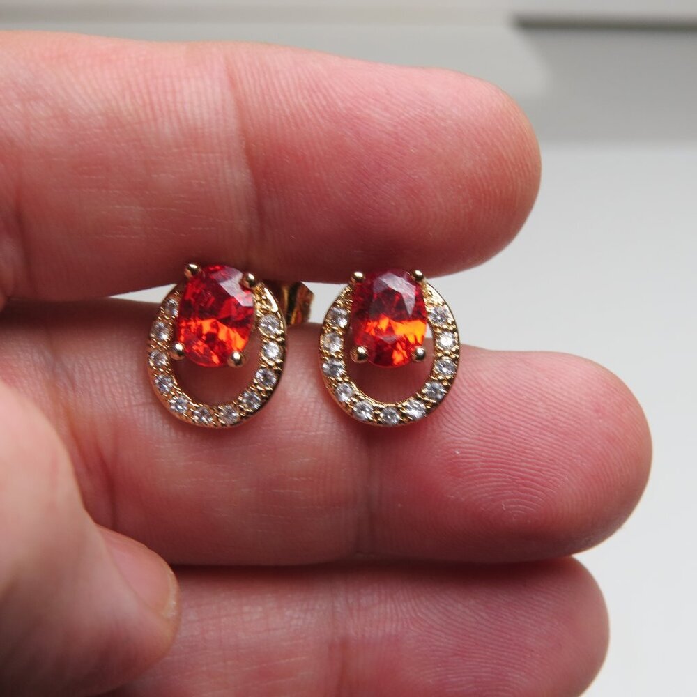 14k Diamond & Garnet Studs Earring